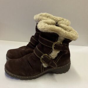 Bear trap Brown Boots with Fur Details.